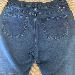 Excellent Preowned Condition Tommy Hilfiger Straight Leg Jeans Size 10.
